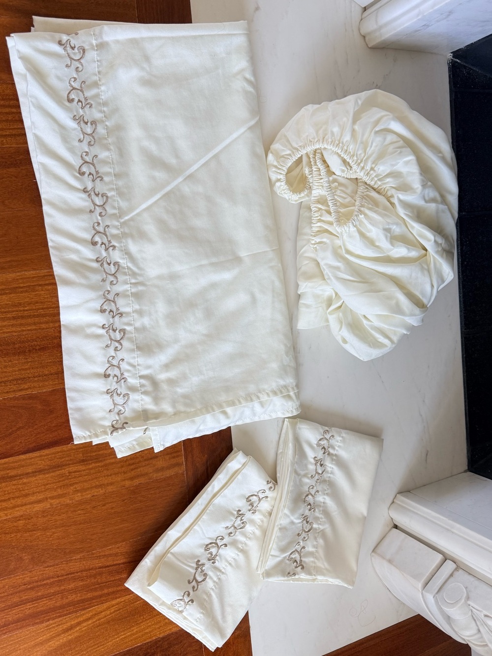 MARTHA STEWART Queen Embroidered Cream Sheet Set Fitted Flat Sheet 2 pillowcases